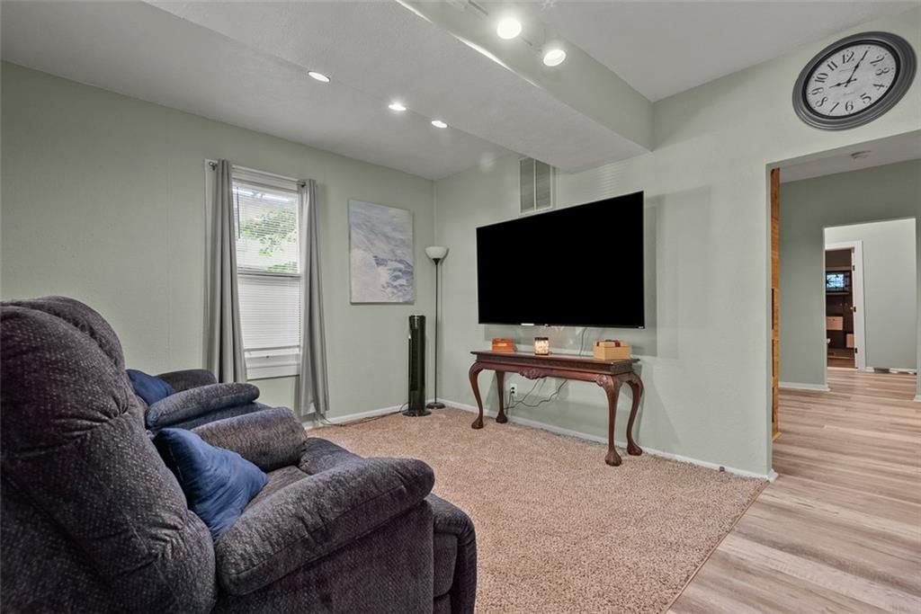 431 S Poplar Street — photo 2