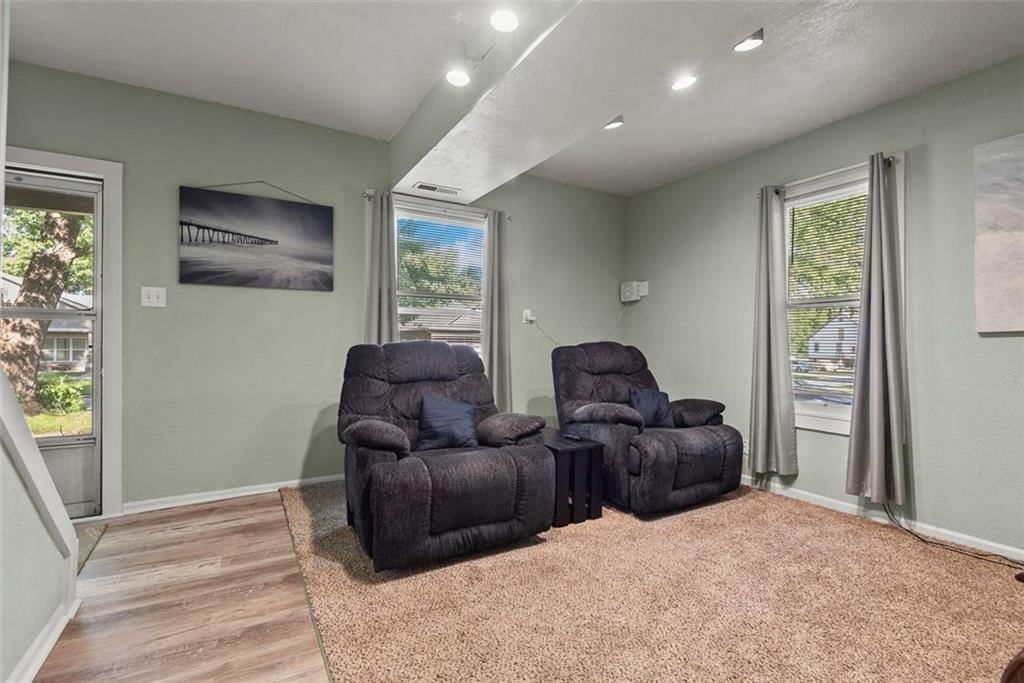 431 S Poplar Street — photo 3