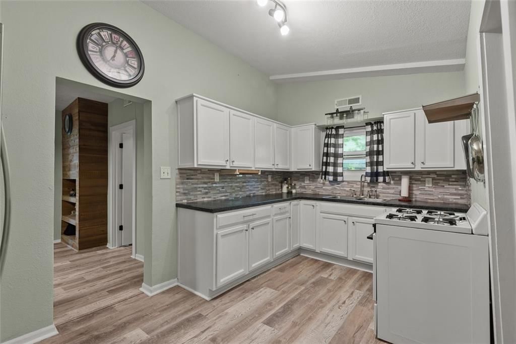 431 S Poplar Street — photo 7