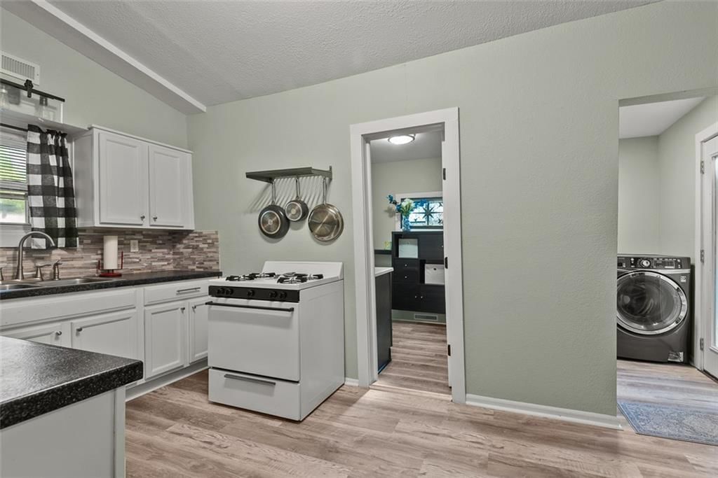 431 S Poplar Street — photo 8