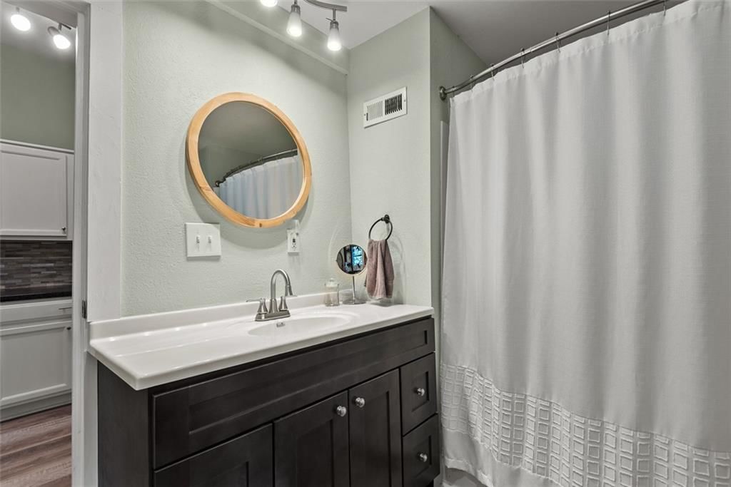 431 S Poplar Street — photo 11