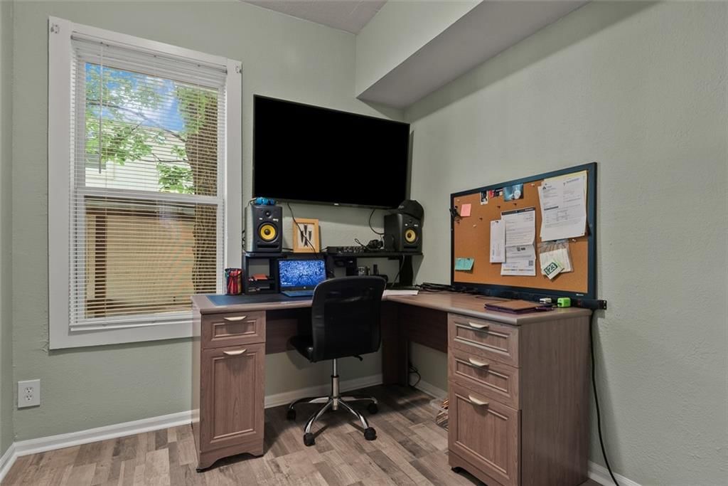 431 S Poplar Street — photo 13