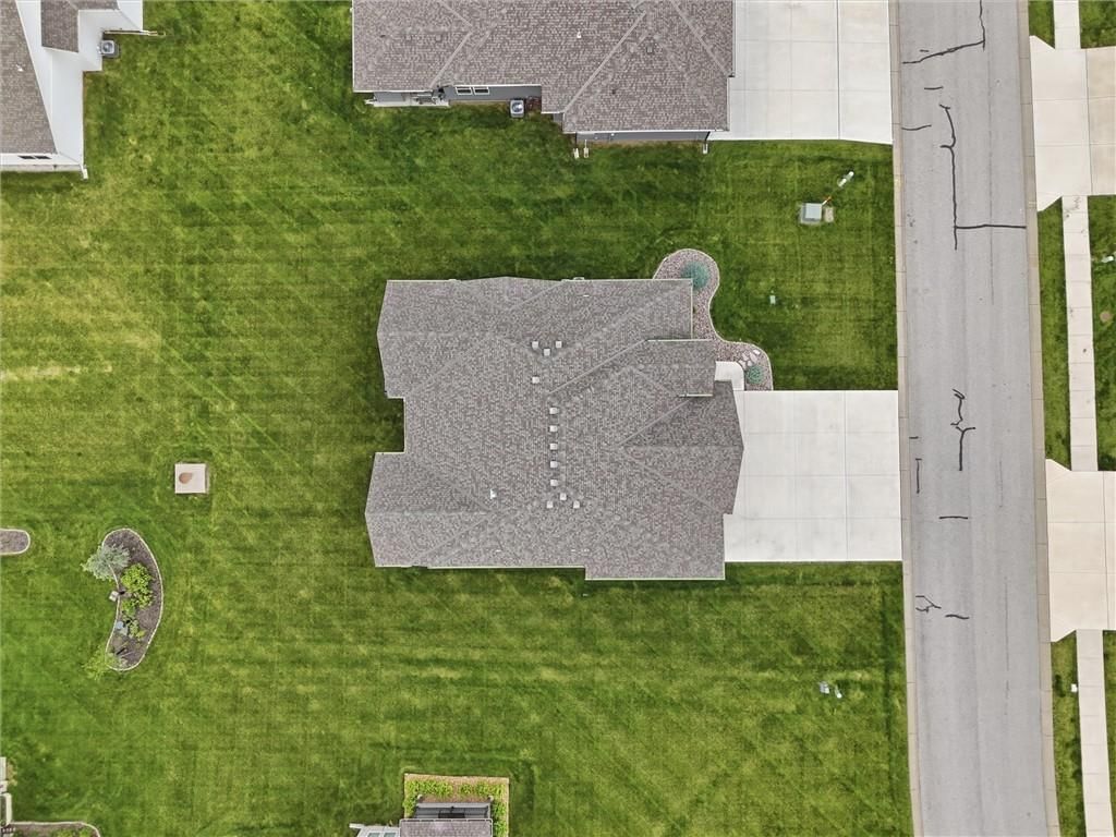 4205 NE Chapel Manor Drive — photo 3