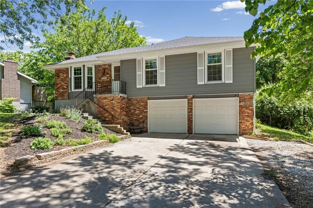 1808 SE Manor Place — photo 1