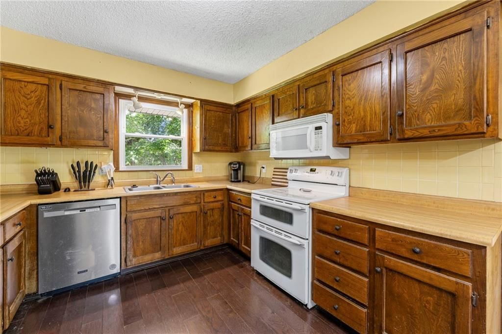 1808 SE Manor Place — photo 9