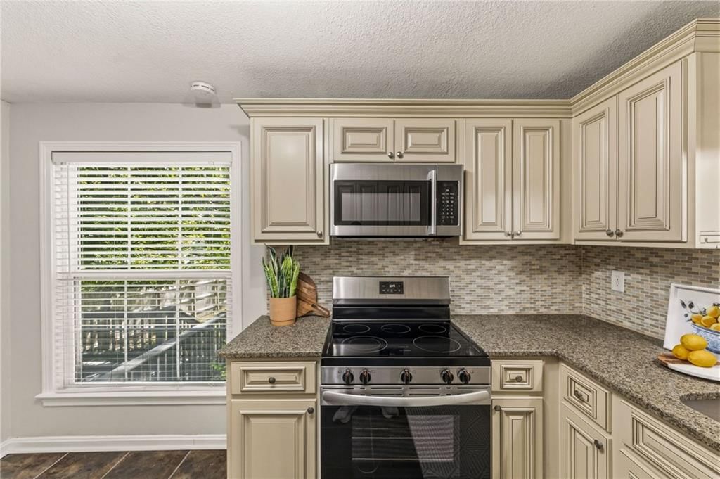 6739 Roe Avenue — photo 12