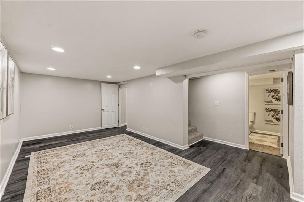 6739 Roe Avenue — photo 15