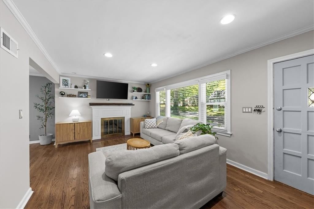 2507 W 79th Terrace — photo 3