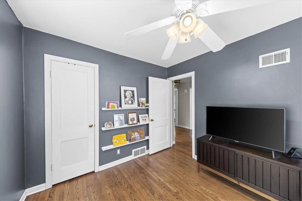 2507 W 79th Terrace — photo 16