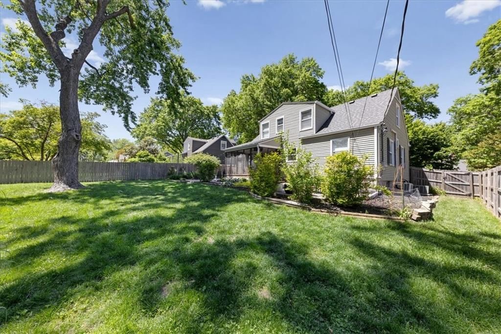 2507 W 79th Terrace — photo 25