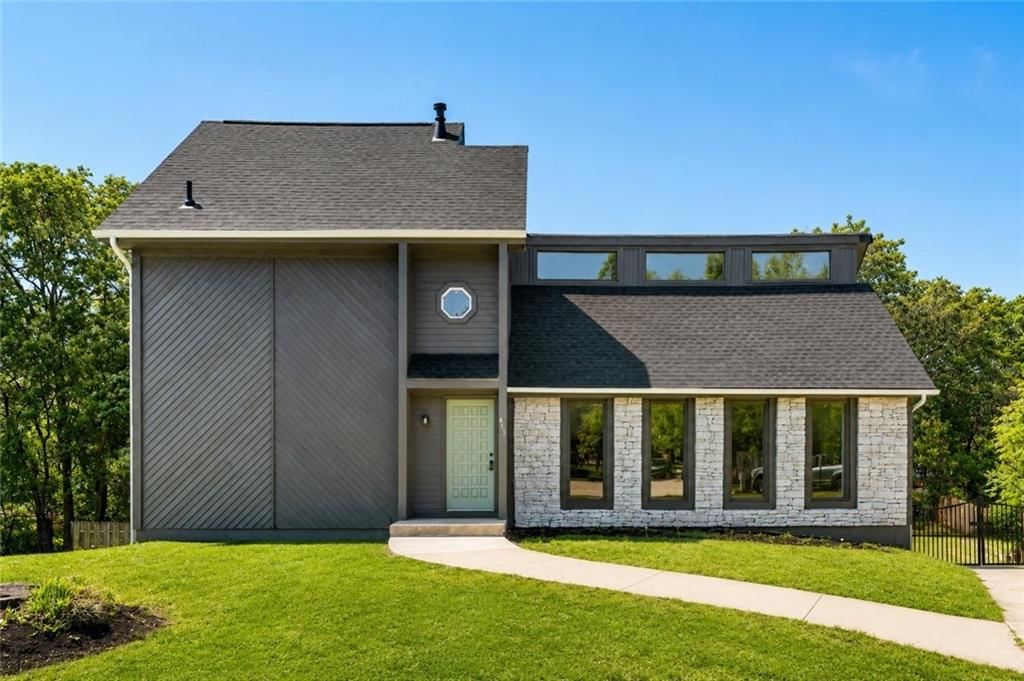 413 S Brittany Drive — photo 1