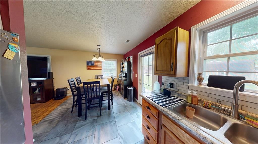 303 N Depp Avenue — photo 10