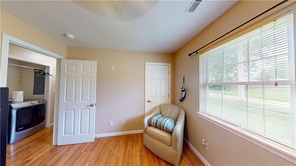 303 N Depp Avenue — photo 14
