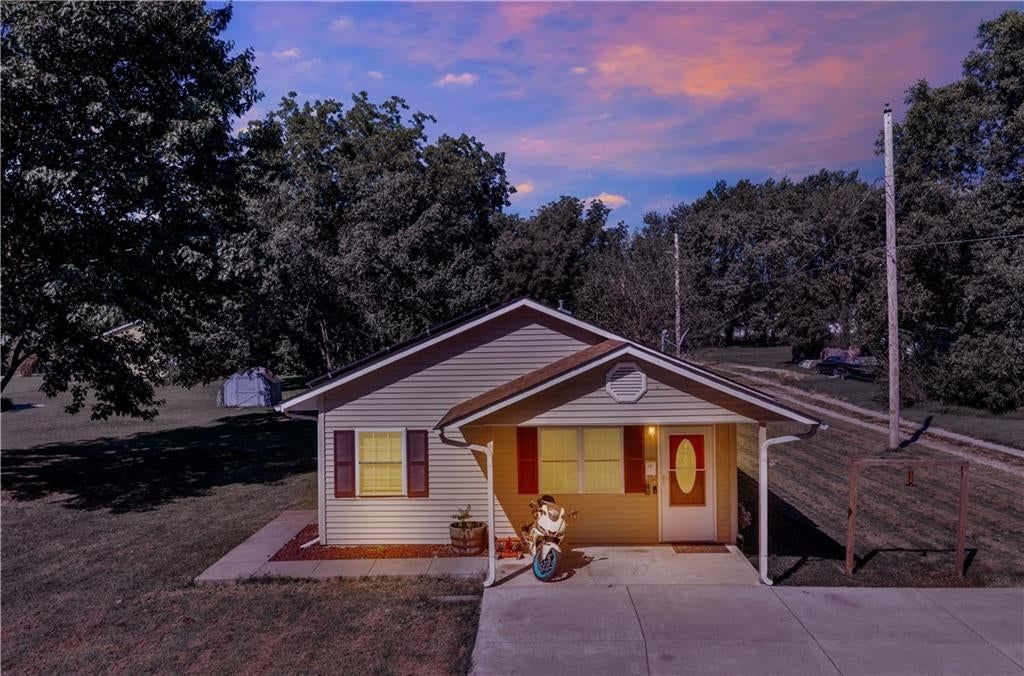303 N Depp Avenue — photo 35
