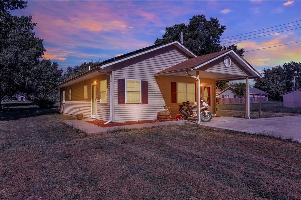 303 N Depp Avenue — photo 41