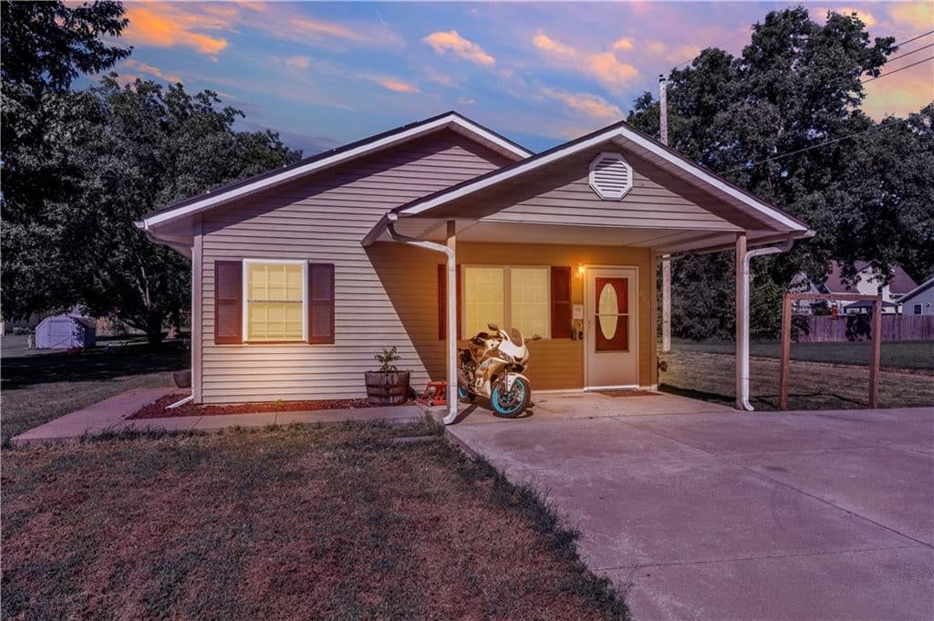 303 N Depp Avenue — photo 43