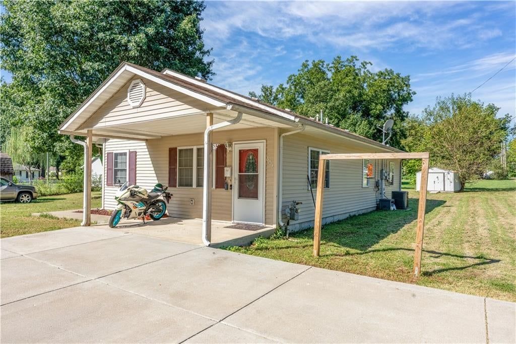 303 N Depp Avenue — photo 47