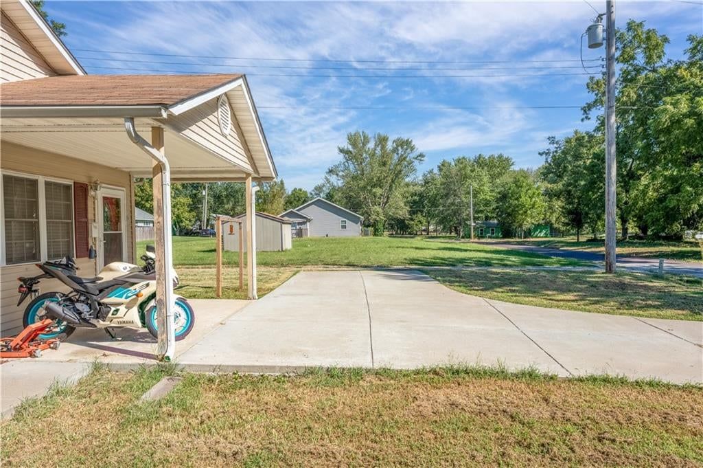 303 N Depp Avenue — photo 49