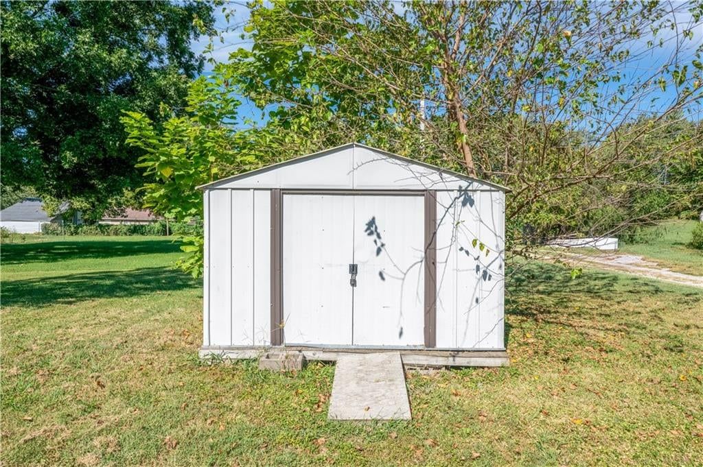 303 N Depp Avenue — photo 54