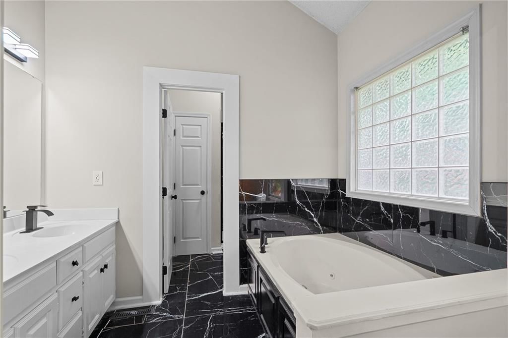 423 SW Windmill Lane — photo 22
