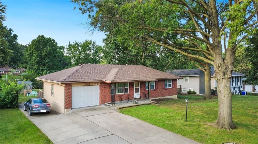 1603 NE 75th Street, Gladstone, MO: listing photo 3