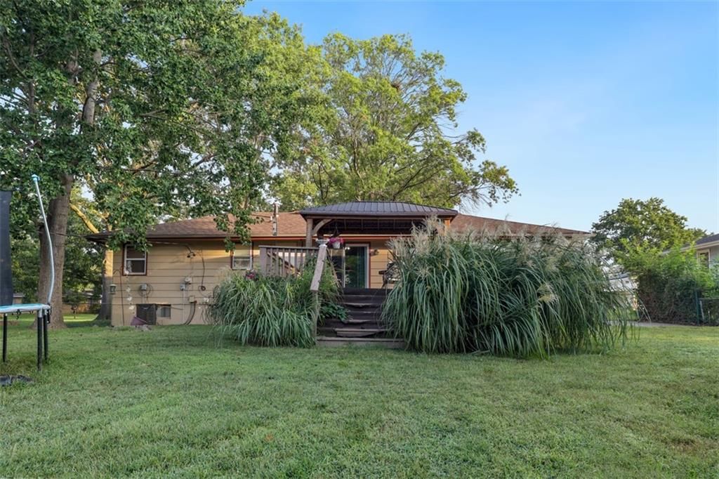 Photo 21 of 24 - 1603 NE 75th Street, Gladstone, MO 64118