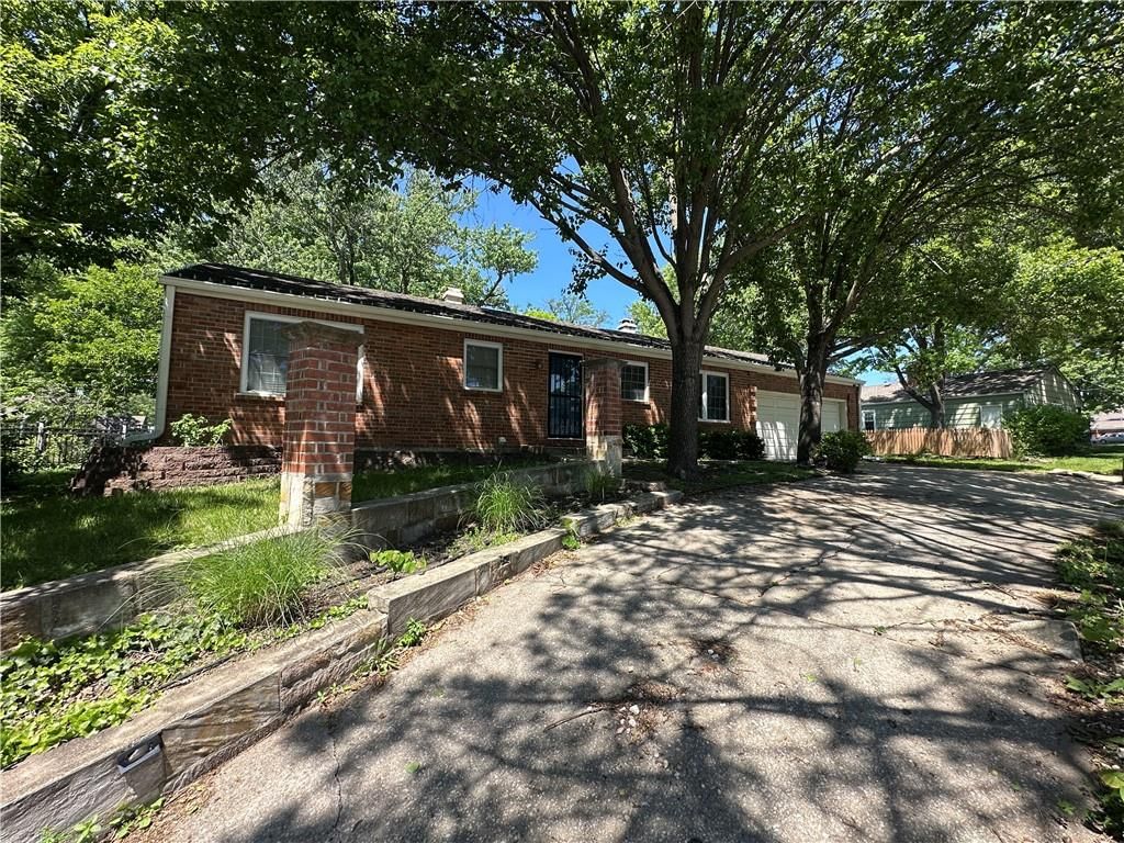 8308 State Line Road — photo 3