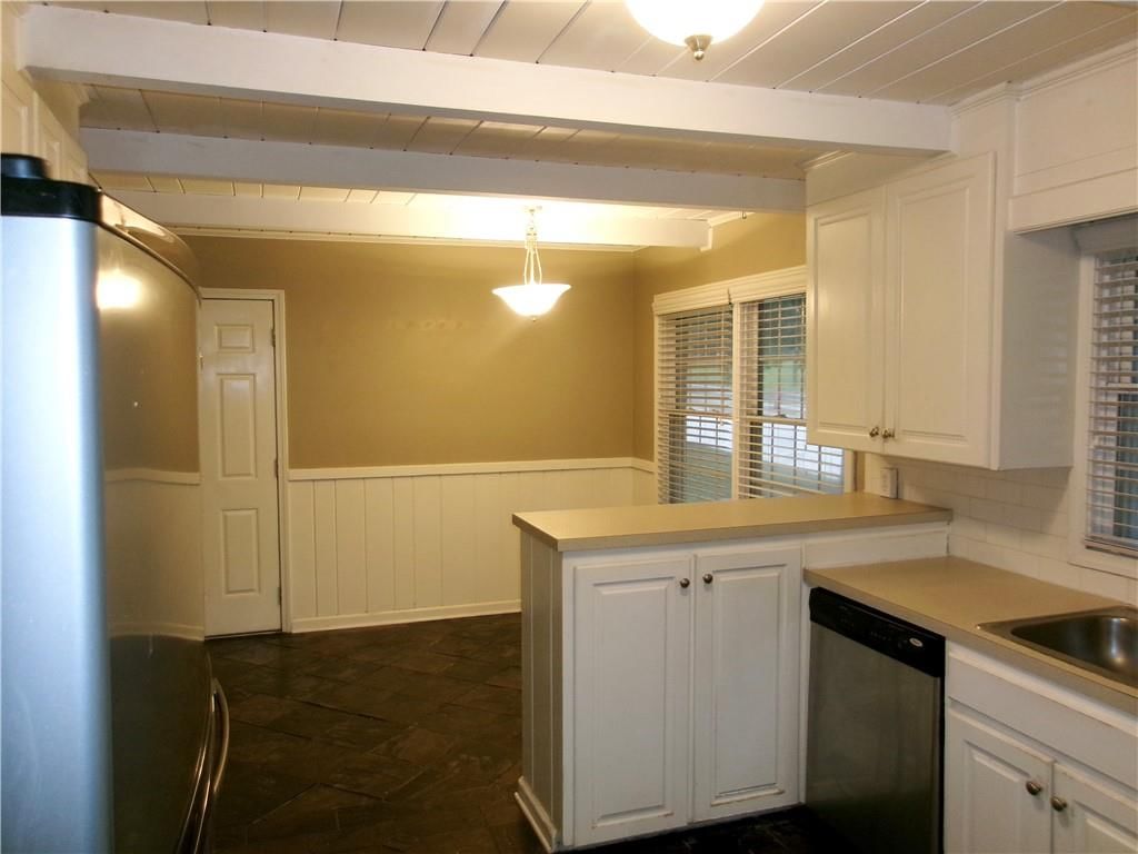 8308 State Line Road — photo 7