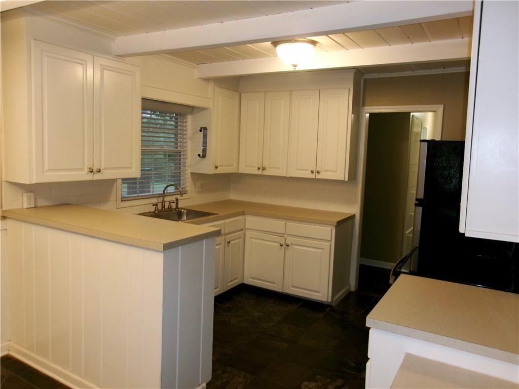 8308 State Line Road — photo 8