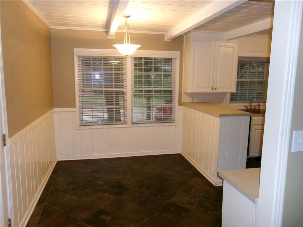 8308 State Line Road — photo 10