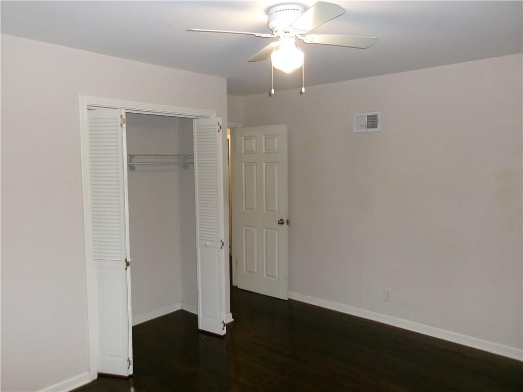 8308 State Line Road — photo 19
