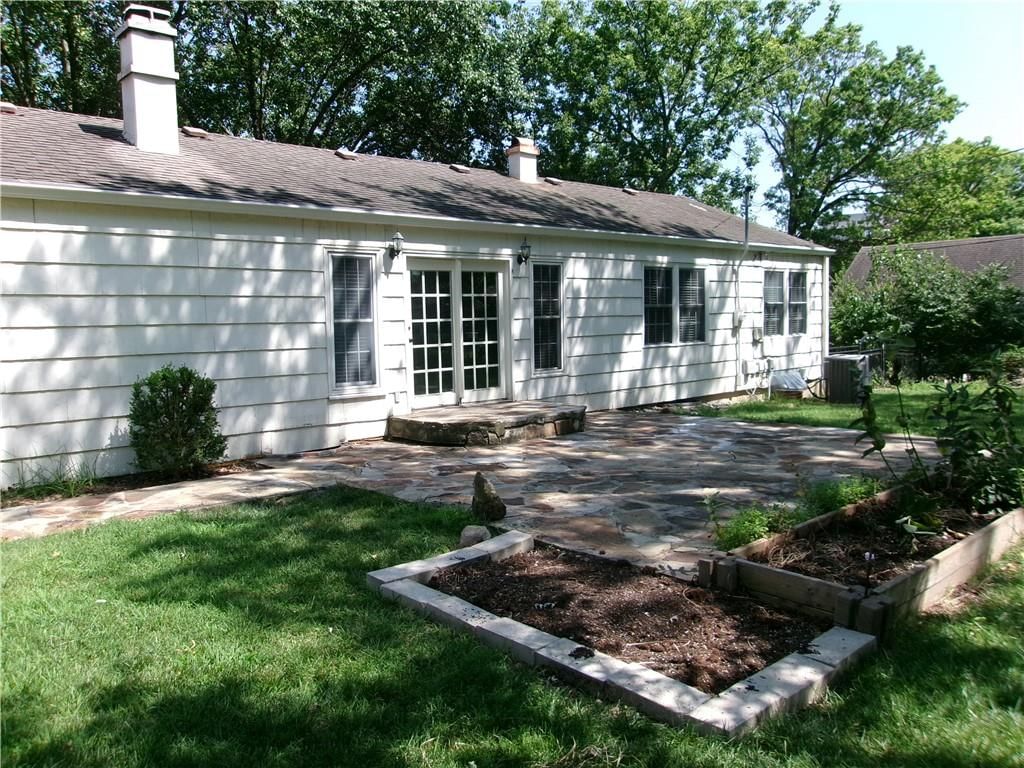 8308 State Line Road — photo 23