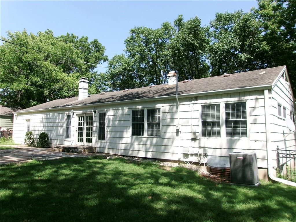 8308 State Line Road — photo 24
