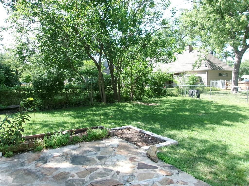 8308 State Line Road — photo 26