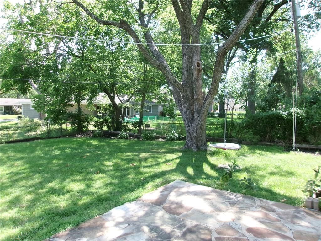 8308 State Line Road — photo 27