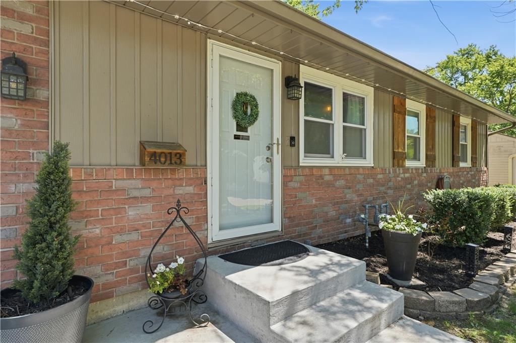 4013 S Spring Street — photo 2