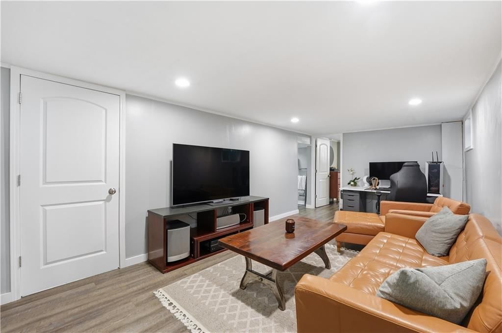 4013 S Spring Street — photo 14