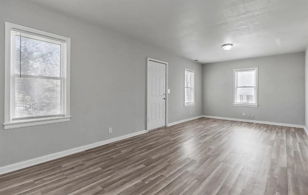 1831 E 81st Street — photo 3