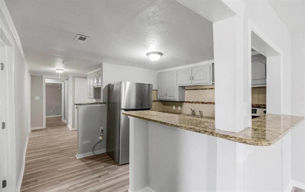 1831 E 81st Street — photo 5