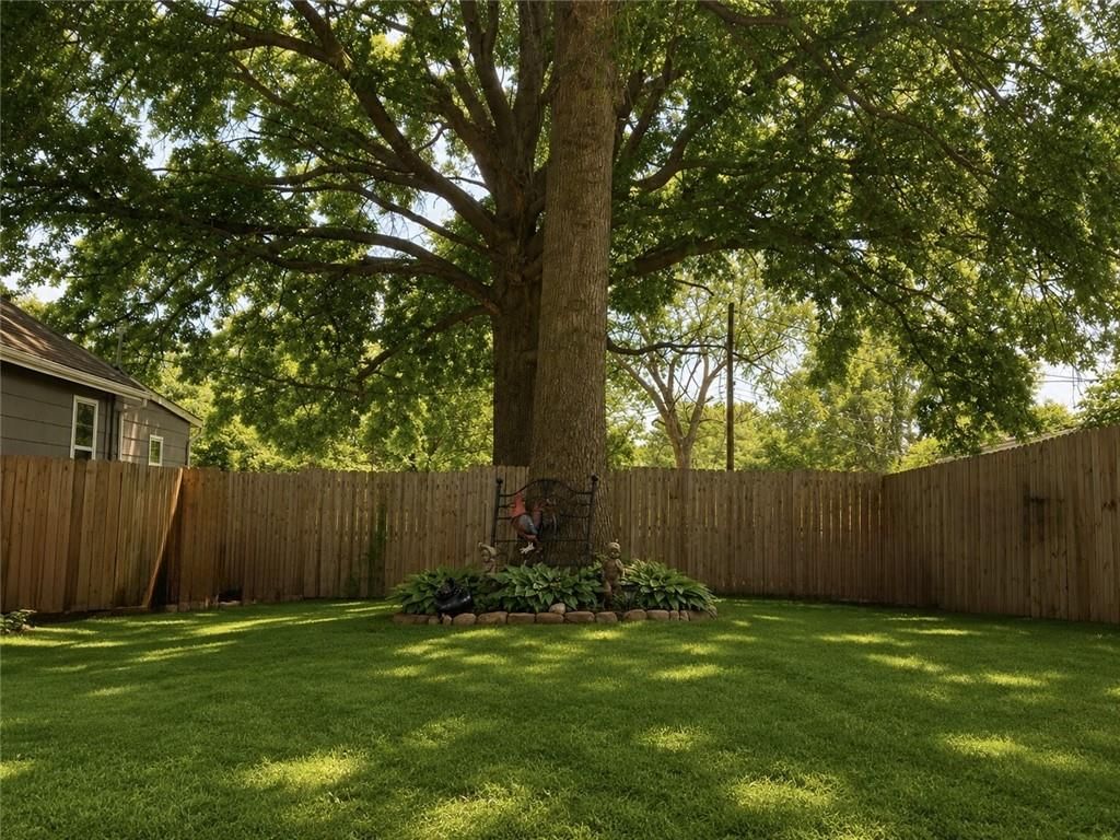 1007 Grand Avenue — photo 2