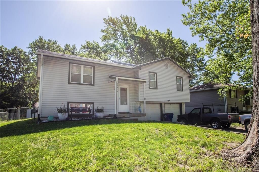 1705 SE High Drive — photo 1