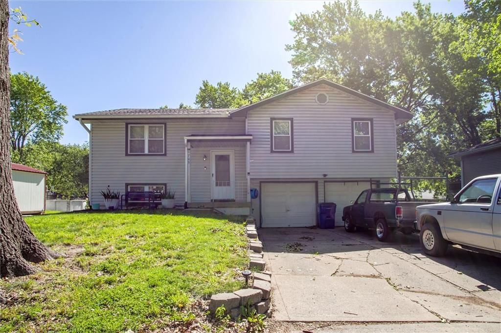 1705 SE High Drive — photo 2