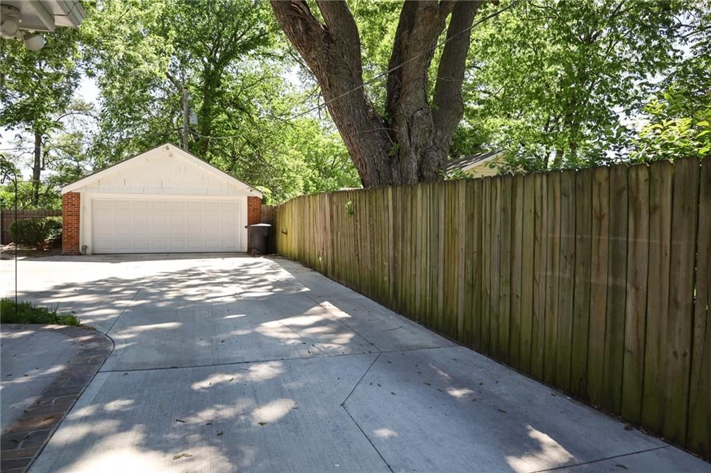 1909 Lovers Lane — photo 51