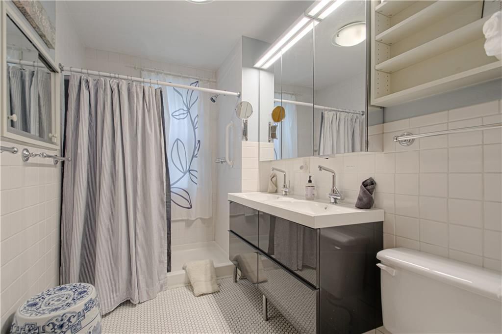 4215 Oak Street — photo 27