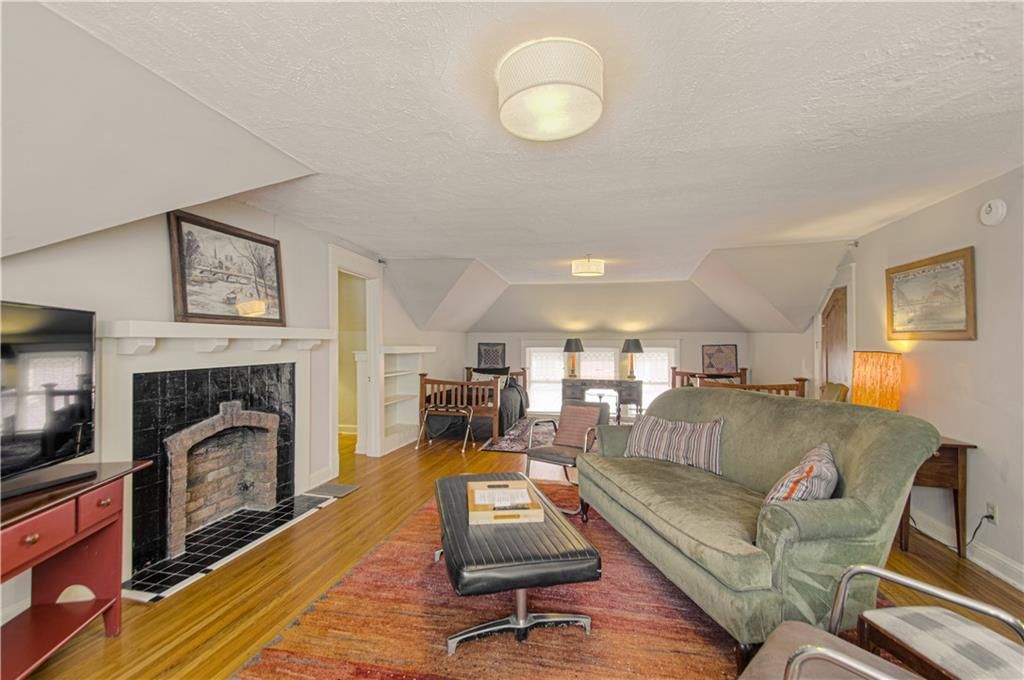 4215 Oak Street — photo 36