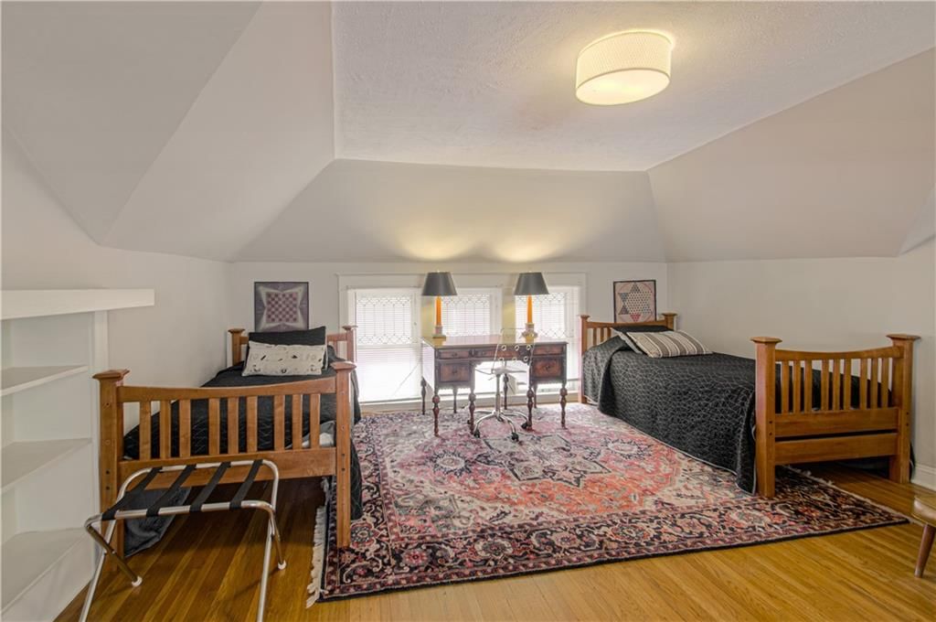 4215 Oak Street — photo 42
