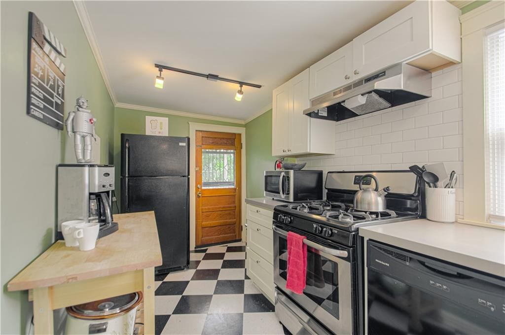 4215 Oak Street — photo 50