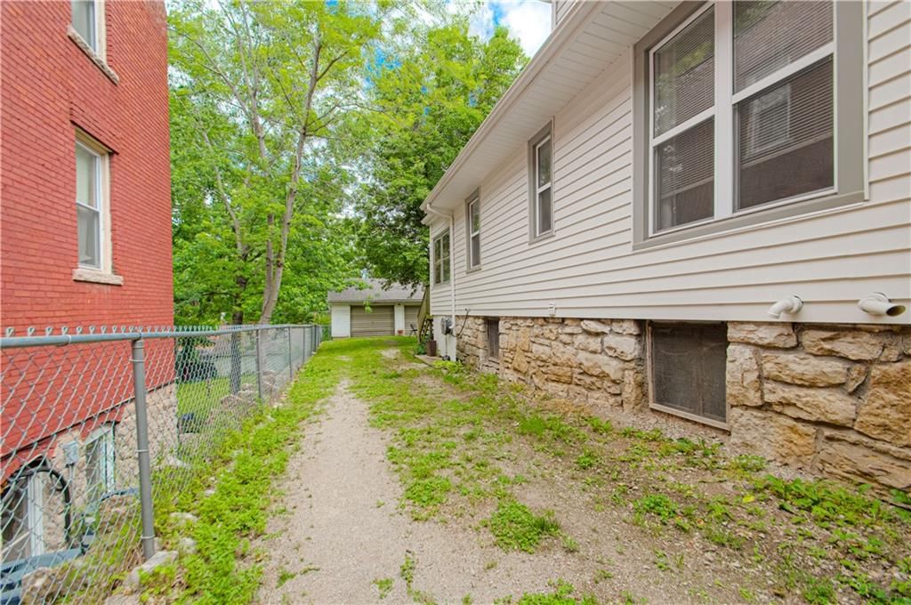 4215 Oak Street — photo 70