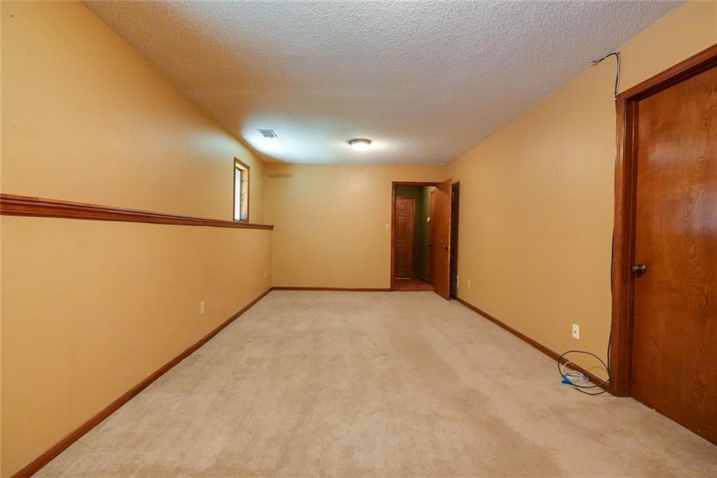 2811 Englewood Terrace — photo 3