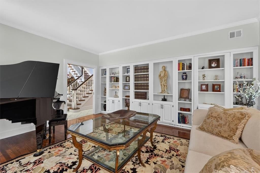 5226 Mercier Street — photo 9